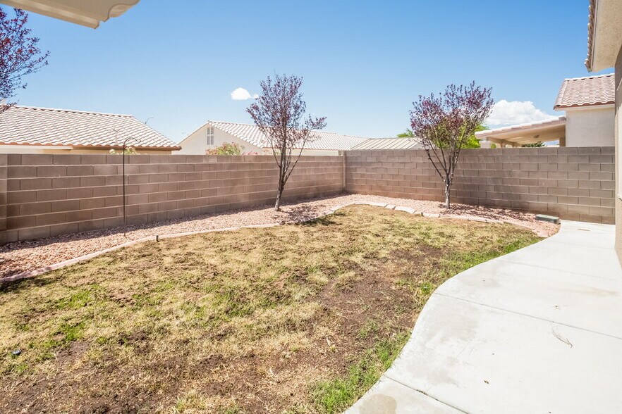 Building Photo - 2113 Annbriar Ave