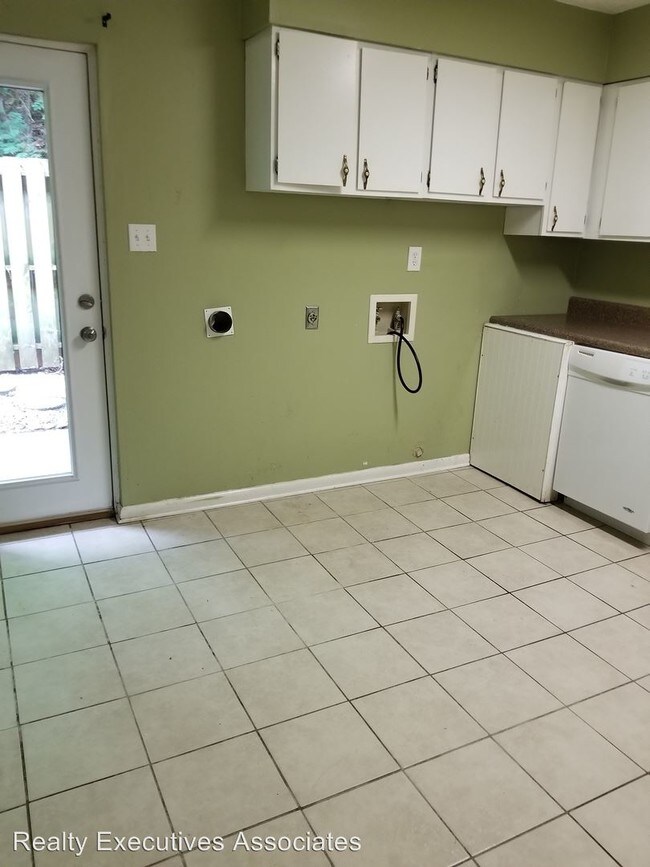 Building Photo - 801 Teaberry Ln