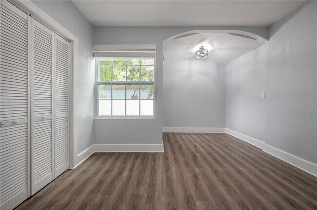 Building Photo - 1202 E Giddens Ave
