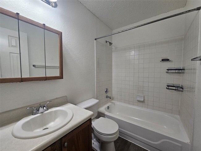 Building Photo - 2810 Adelen Ln