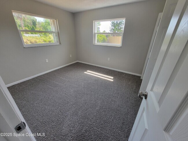 Building Photo - 2170 Emerald Ct