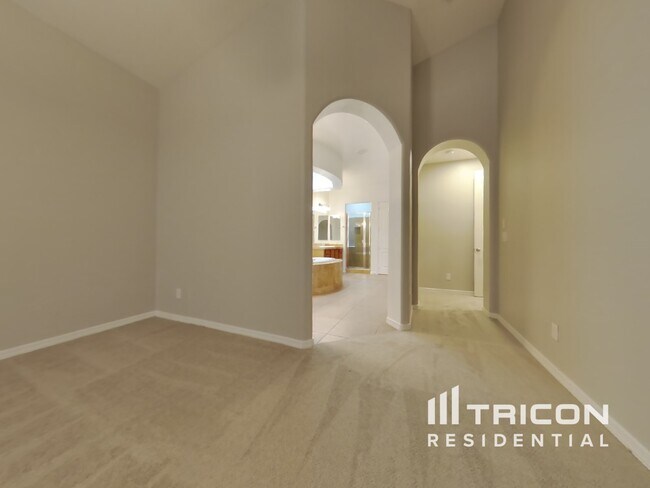 Building Photo - 29946 W Avalon Dr
