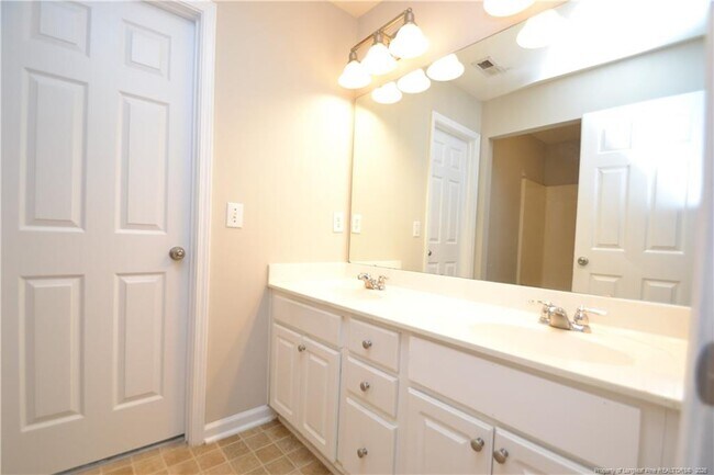 Building Photo - 7830 Clover Creek Ct