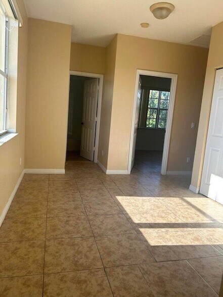 Building Photo - 9426 Windrift Cir