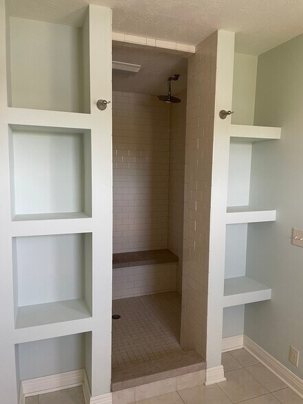 Building Photo - 4217 Village Club Dr