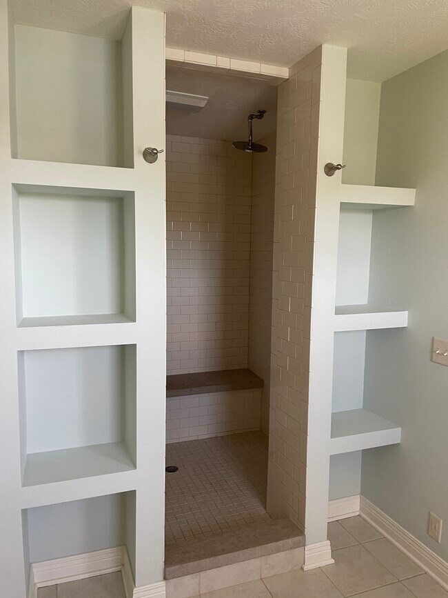 Building Photo - 4217 Village Club Dr