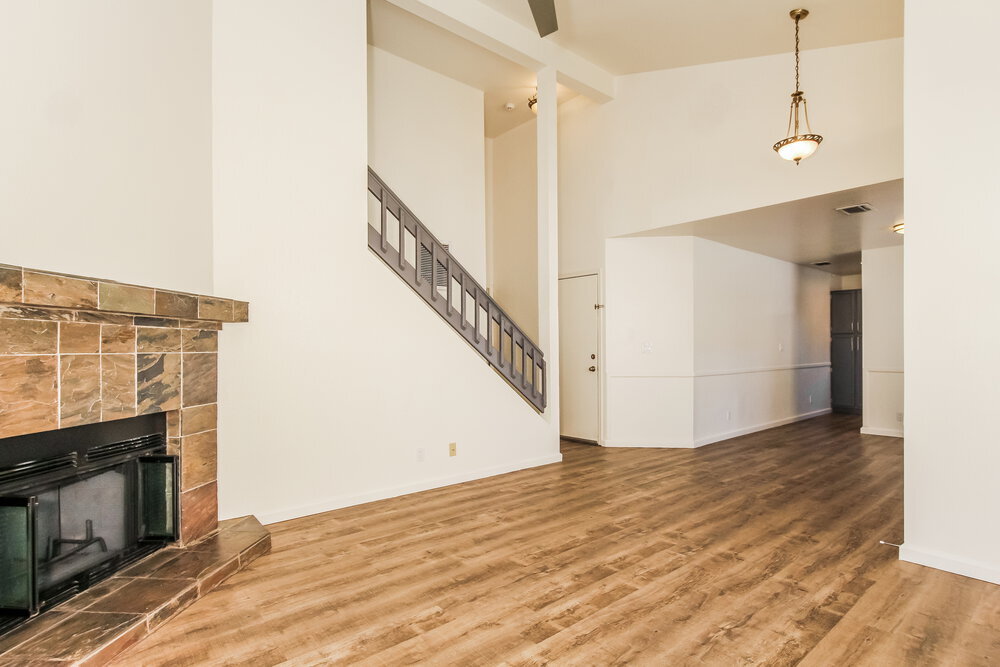 Building Photo - 921 S Val Vista Dr