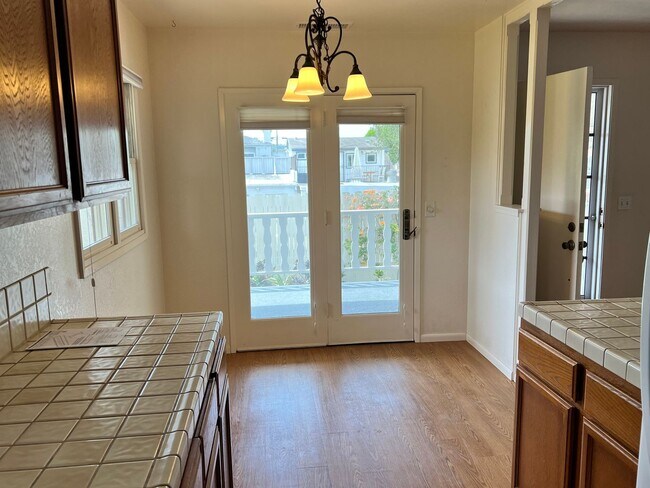 Building Photo - 118 W Pedregosa St