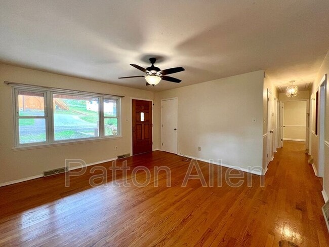 Building Photo - 14 Friendly Hollow