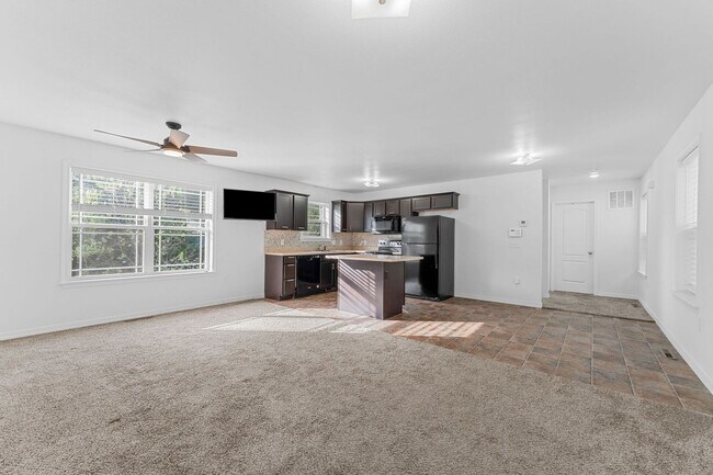 Building Photo - Modern 3-Bedroom Home Near Branson Landing...