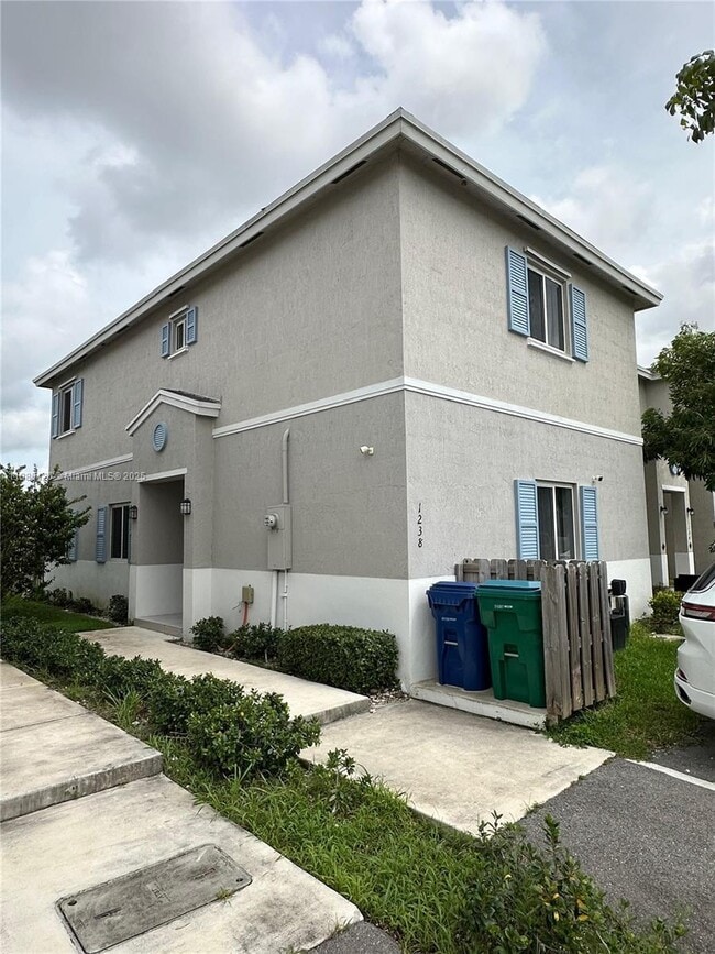 Primary Photo - 1238 NW 4th Ln