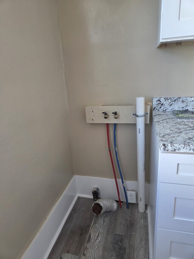 Building Photo - 930 Murphy St