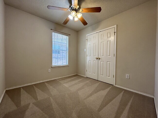 Building Photo - Beautiful House Located On Cul-De-Sac & Down The Street From Park!