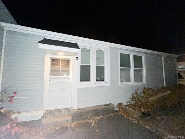 Building Photo - 2 Maple Dr