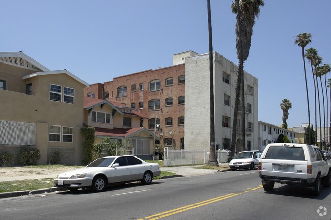 Primary Photo - 147 S Normandie Ave
