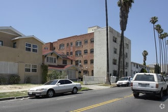 Building Photo - 147 S Normandie Ave