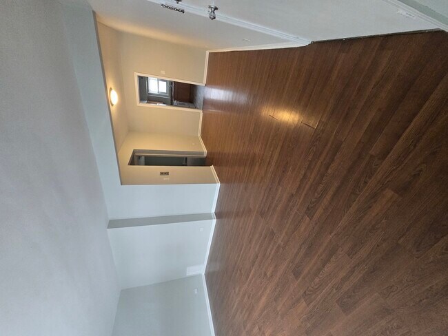 Building Photo - 570 Princeton St