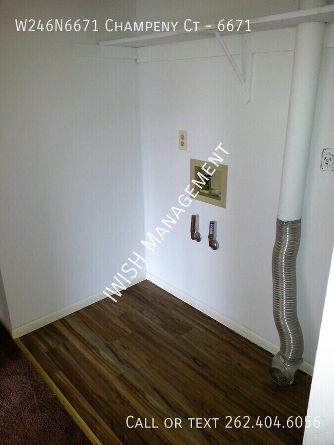 Building Photo - W246N6671 Champeny Ct