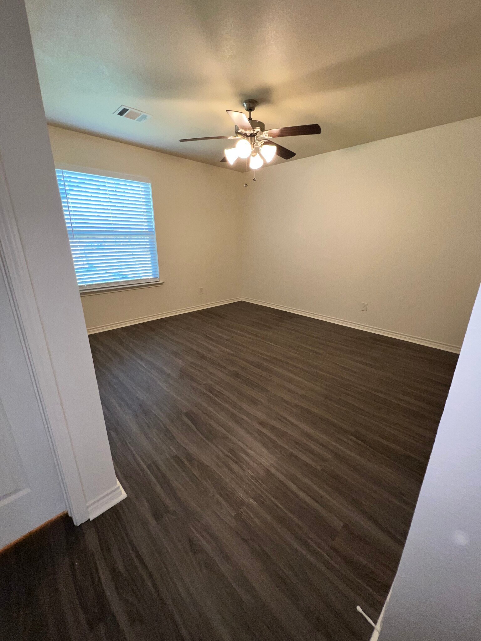 Building Photo - 5628 Humbert Ave
