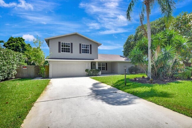 Building Photo - 4610 Pine Tree Dr