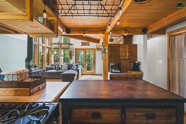 Building Photo - Charming 1-Bedroom Home on the Outskirts o...