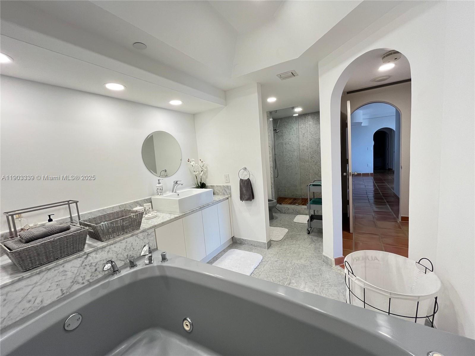 Building Photo - 4000 Island Blvd