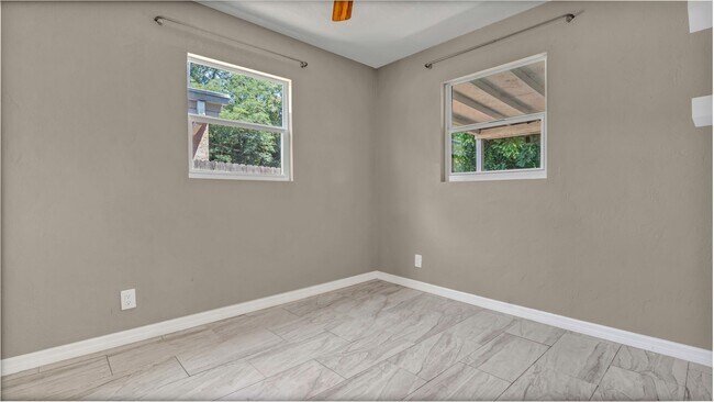 Building Photo - Charming 2bed/1bath Home in Tyrone/St Pete...