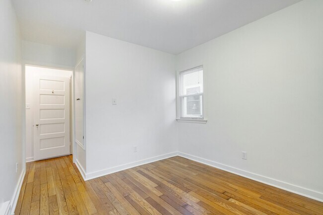 Building Photo - 836 E Dayton St