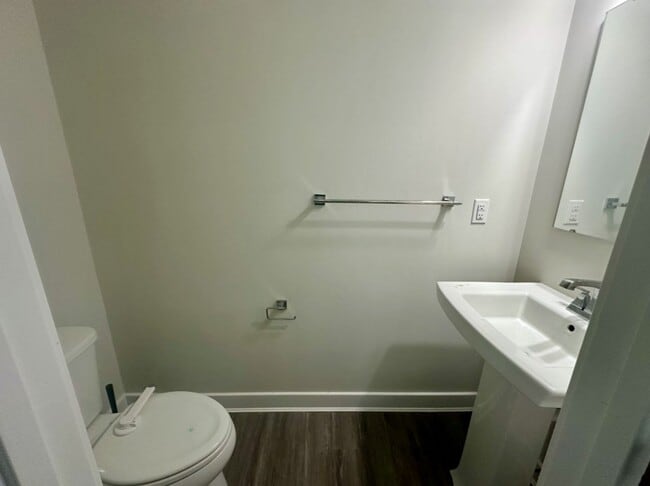 Building Photo - Middletown single family home - 4 bedrooms...