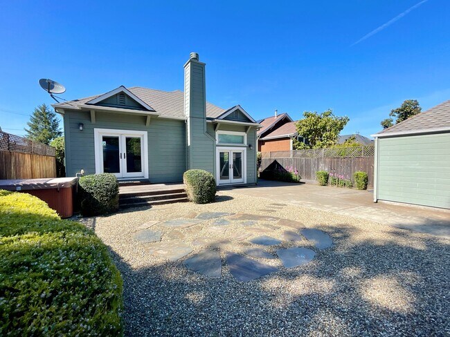 Building Photo - Charming Home on Cul-de-Sac w/Jacuzzi, Fireplace, Garage || Minutes from Downtown Napa!