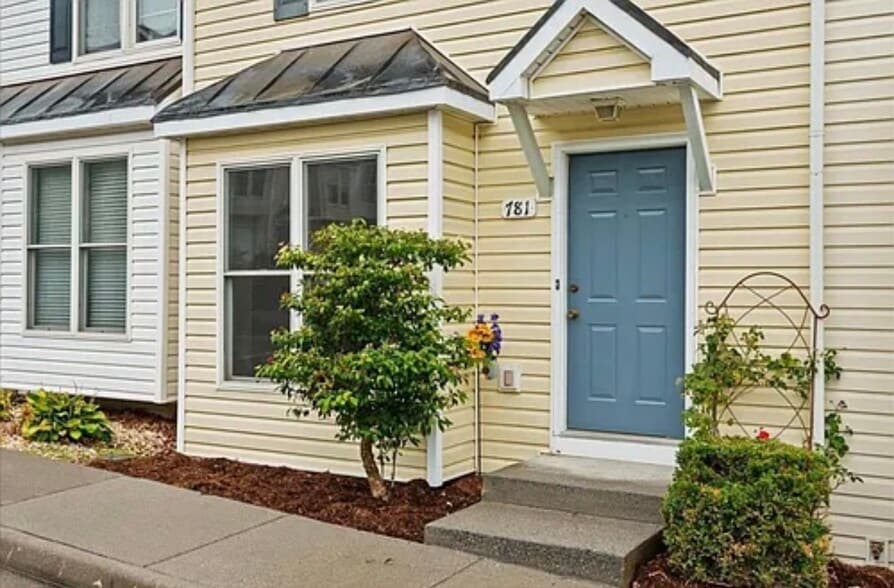 Building Photo - 781 Merlins Way