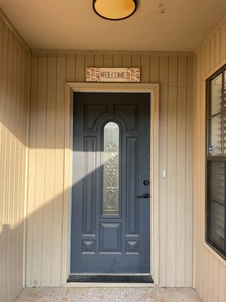 Building Photo - 2201 Pin Oak Rd