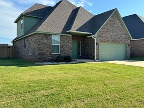 Building Photo - Spacious 3-Bedroom Home with Designer Kitc...