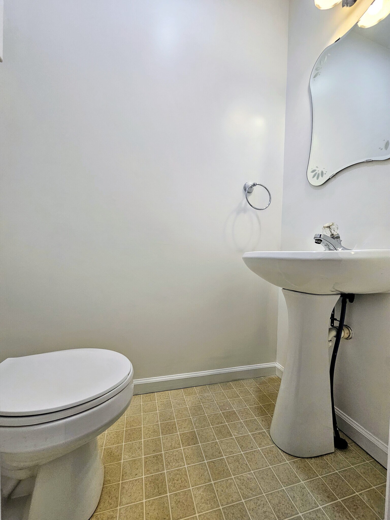 Building Photo - 357 Acorn Cir