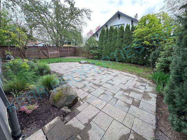 Building Photo - LOCATING OCCUPANTS FOR THE HOMEOWNER! Charming 3-Bedroom Haven with Spacious Living in the Heart ...