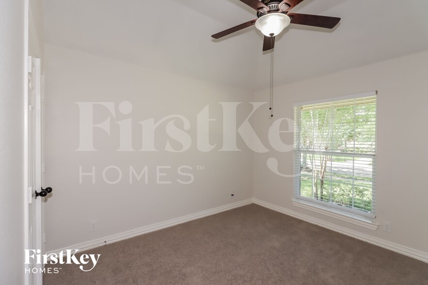 Building Photo - 210 Terrace Creek Ct