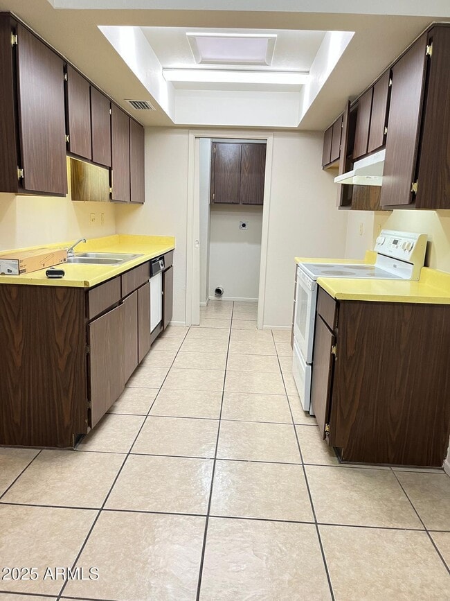 Building Photo - 6010 W Augusta Ave