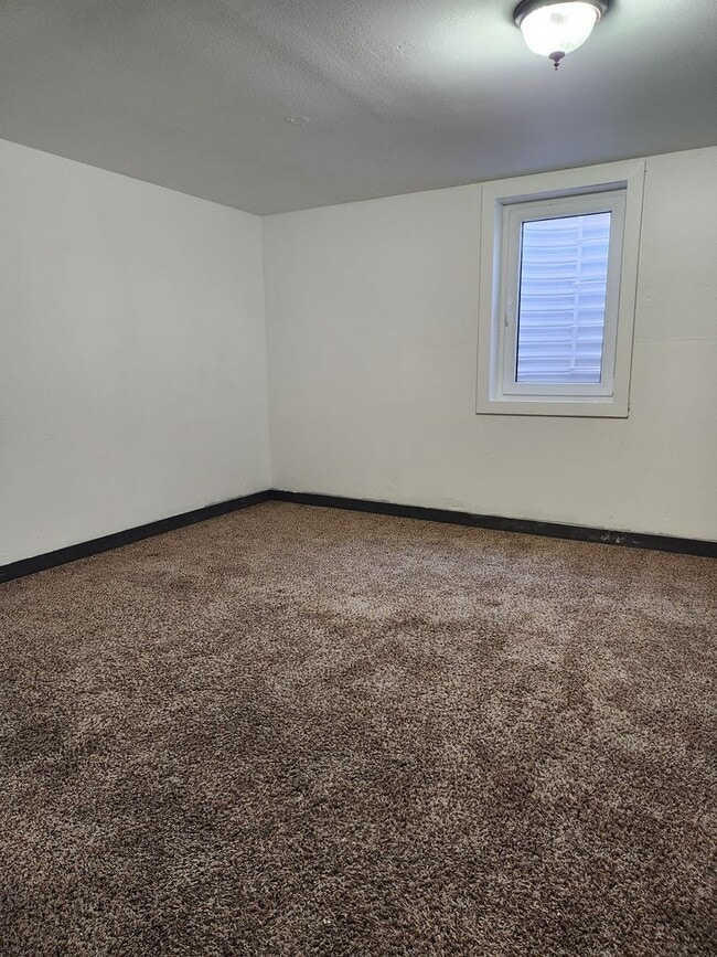 Building Photo - Great home in very desired area!