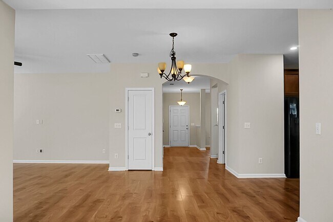 Building Photo - Comfortable Living, 4 BR 2.5 BA Home, Two Car Garage