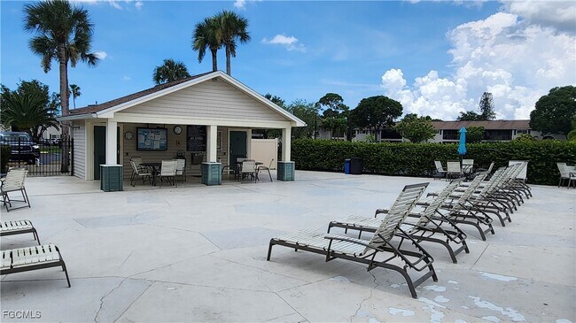 Building Photo - 8151 S Woods Cir