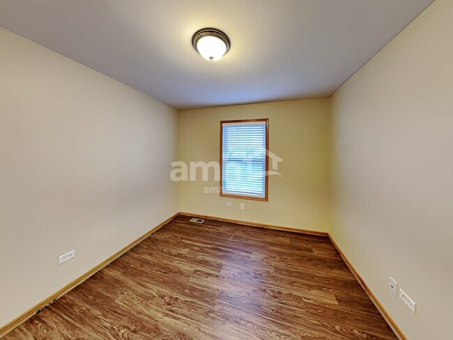 Building Photo - 2615 Heritage Lake Dr