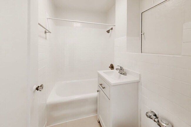 Building Photo - 536 Leavenworth St
