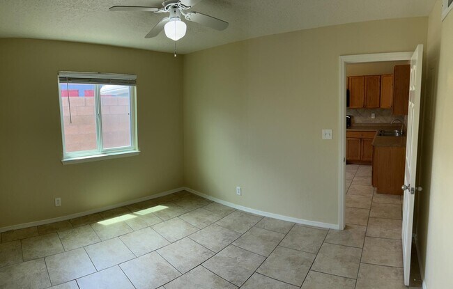 Building Photo - 1816 Buena Vista Dr SE