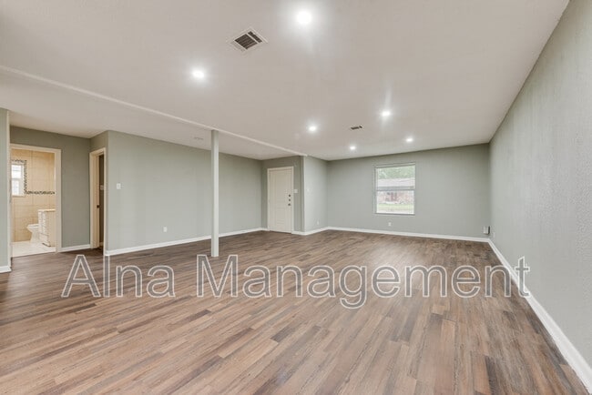 Building Photo - 3332 Mesquite Rd