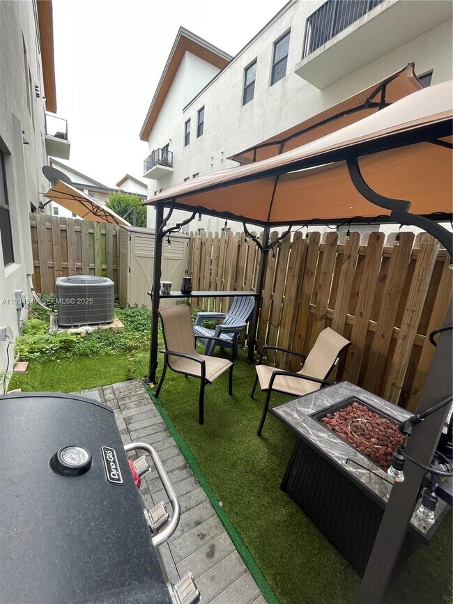 Building Photo - 10443 NW 82nd St