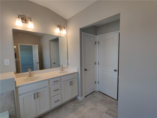 Building Photo - 1341 Endicott Ct