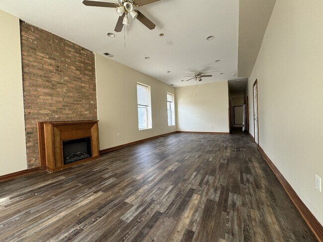 Building Photo - 3158 W Jackson Blvd