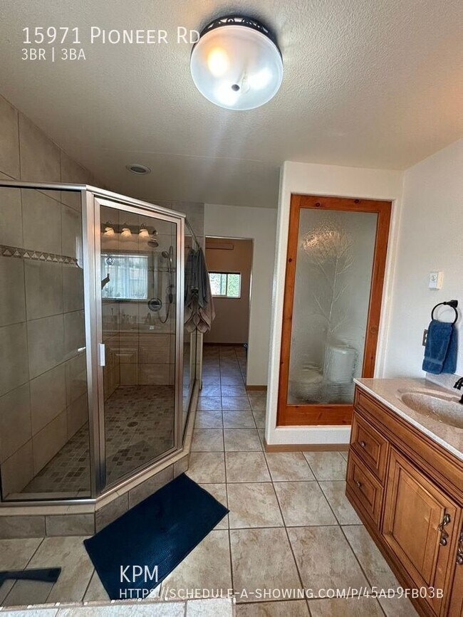 Building Photo - 15971 Pioneer Rd