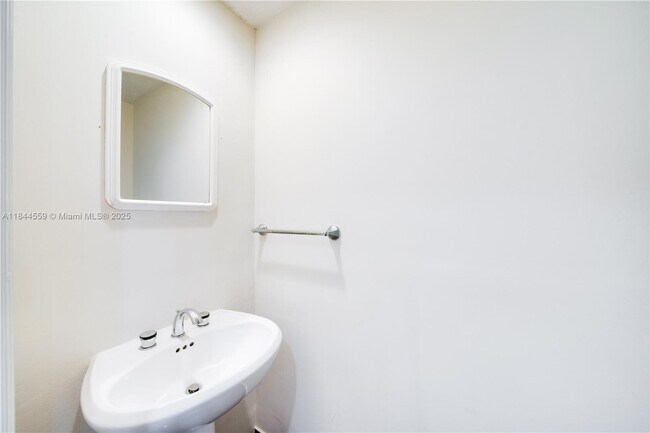 Building Photo - 888 Brickell Key Dr