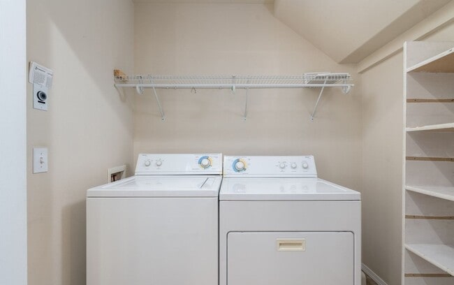 Building Photo - Beautiful Home In Puget Neighborhood